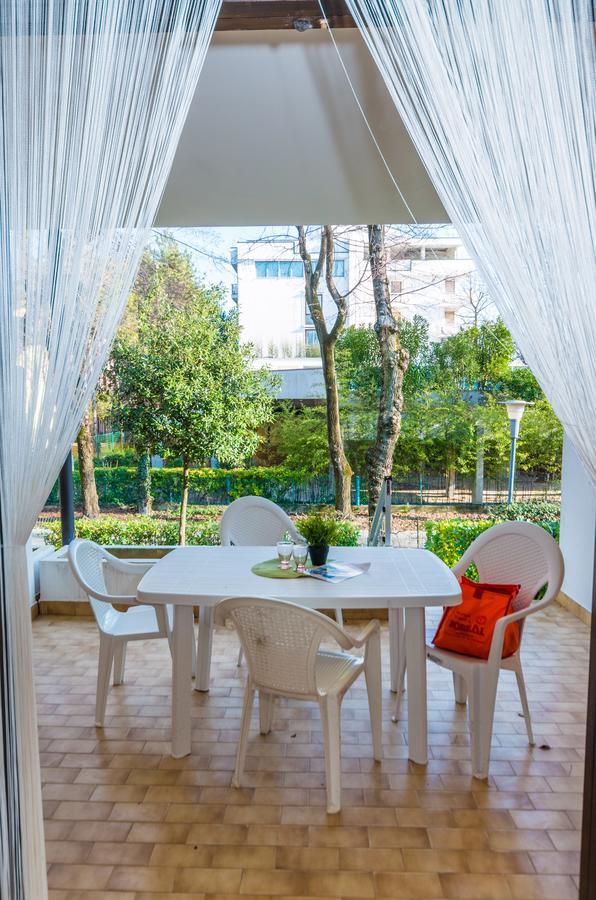 Residence Cinzia Pool Bibione Exterior foto